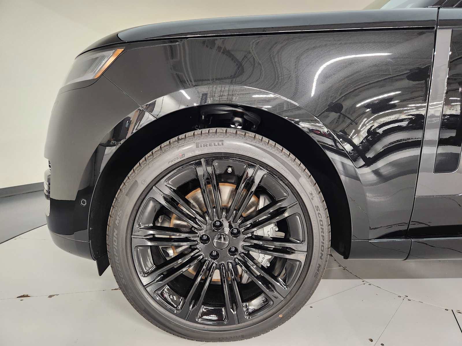 New 2026 Land Rover Range Rover Long Wheelbase SE AWD/4WD image 11