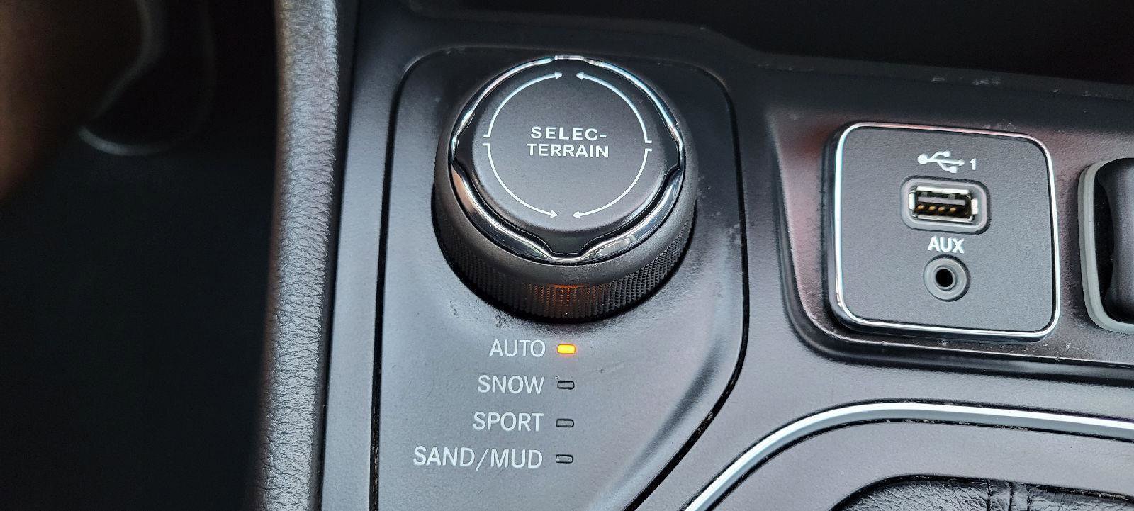 Used 2019 Jeep Cherokee Latitude Plus w/ Cold Weather Group image 21