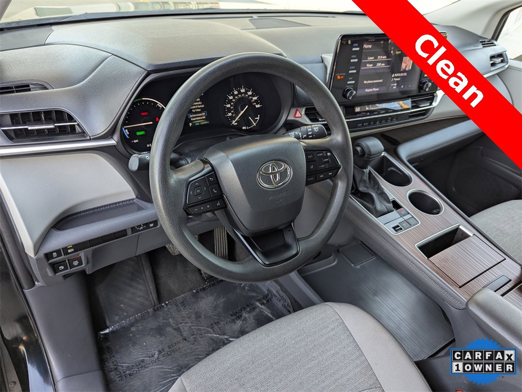 Used 2023 Toyota Sienna LE image 2