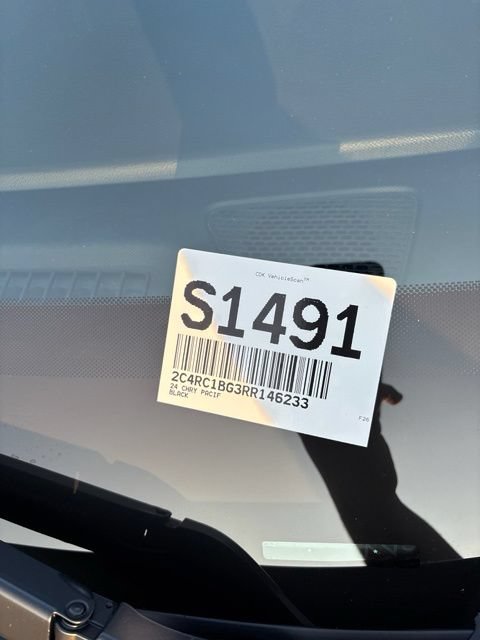 Used 2024 Chrysler Pacifica Touring-L FWD image 33