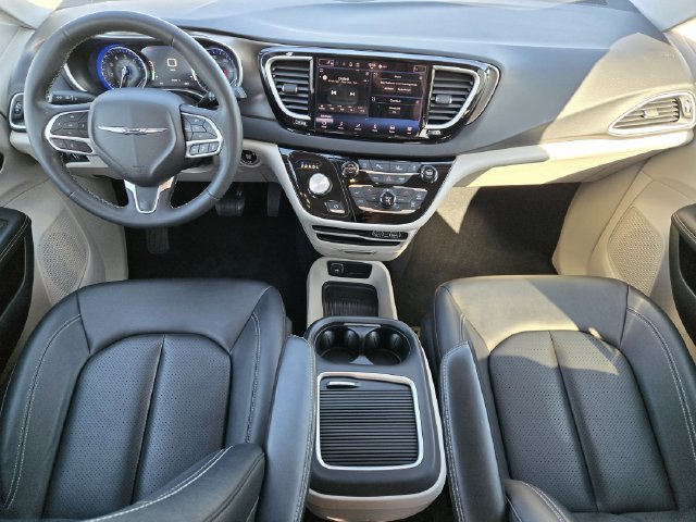 Used 2024 Chrysler Pacifica Touring-L FWD image 26