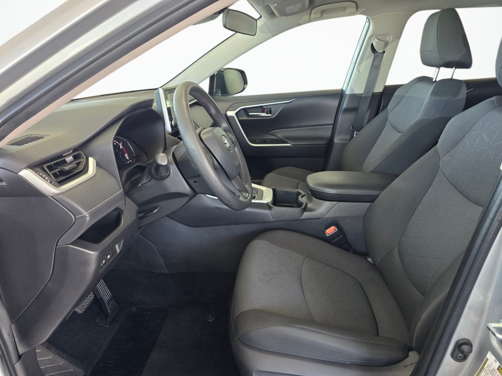 Used 2025 Toyota RAV4 XLE AWD/4WD image 18