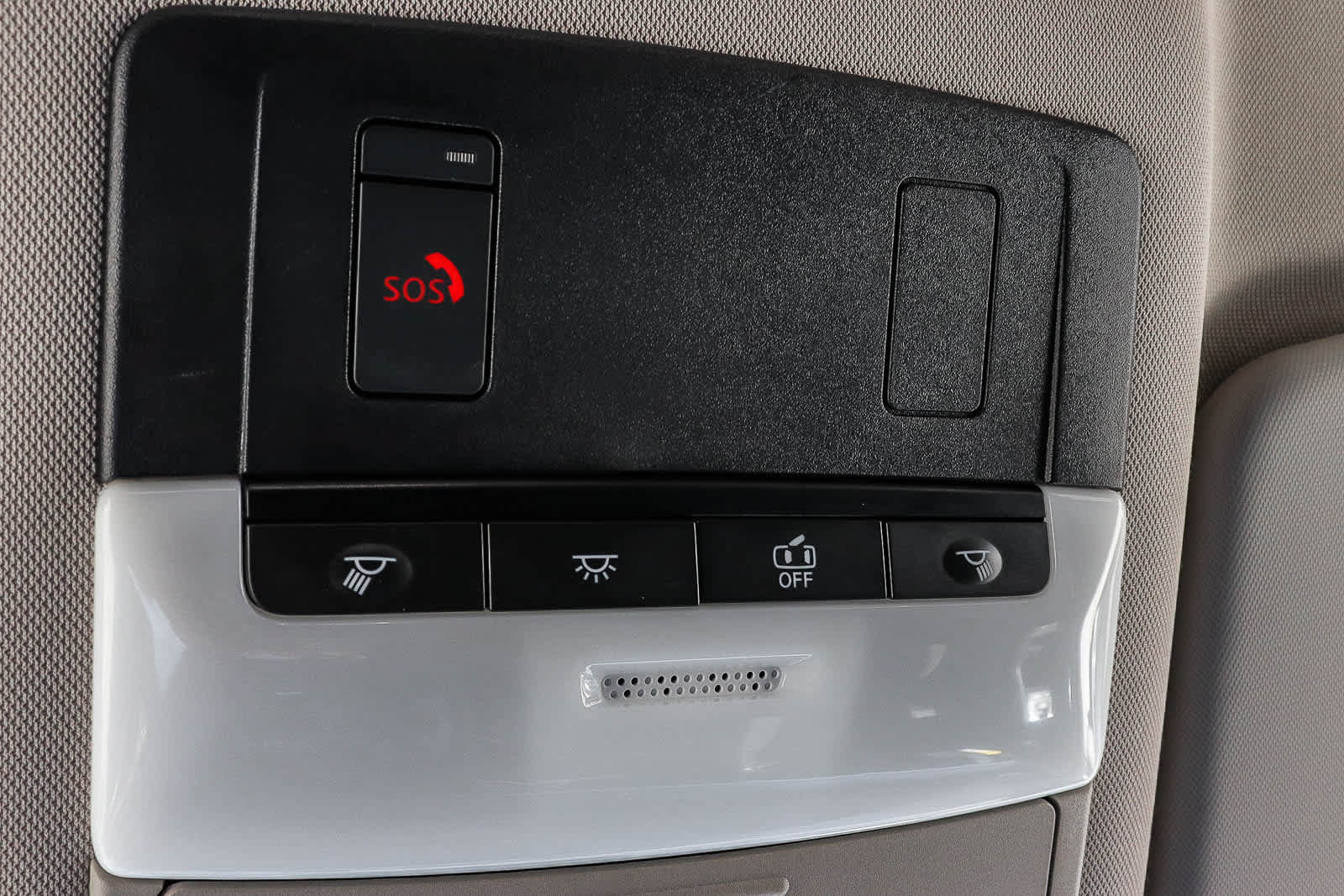 Used 2025 Nissan Rogue SV FWD image 33