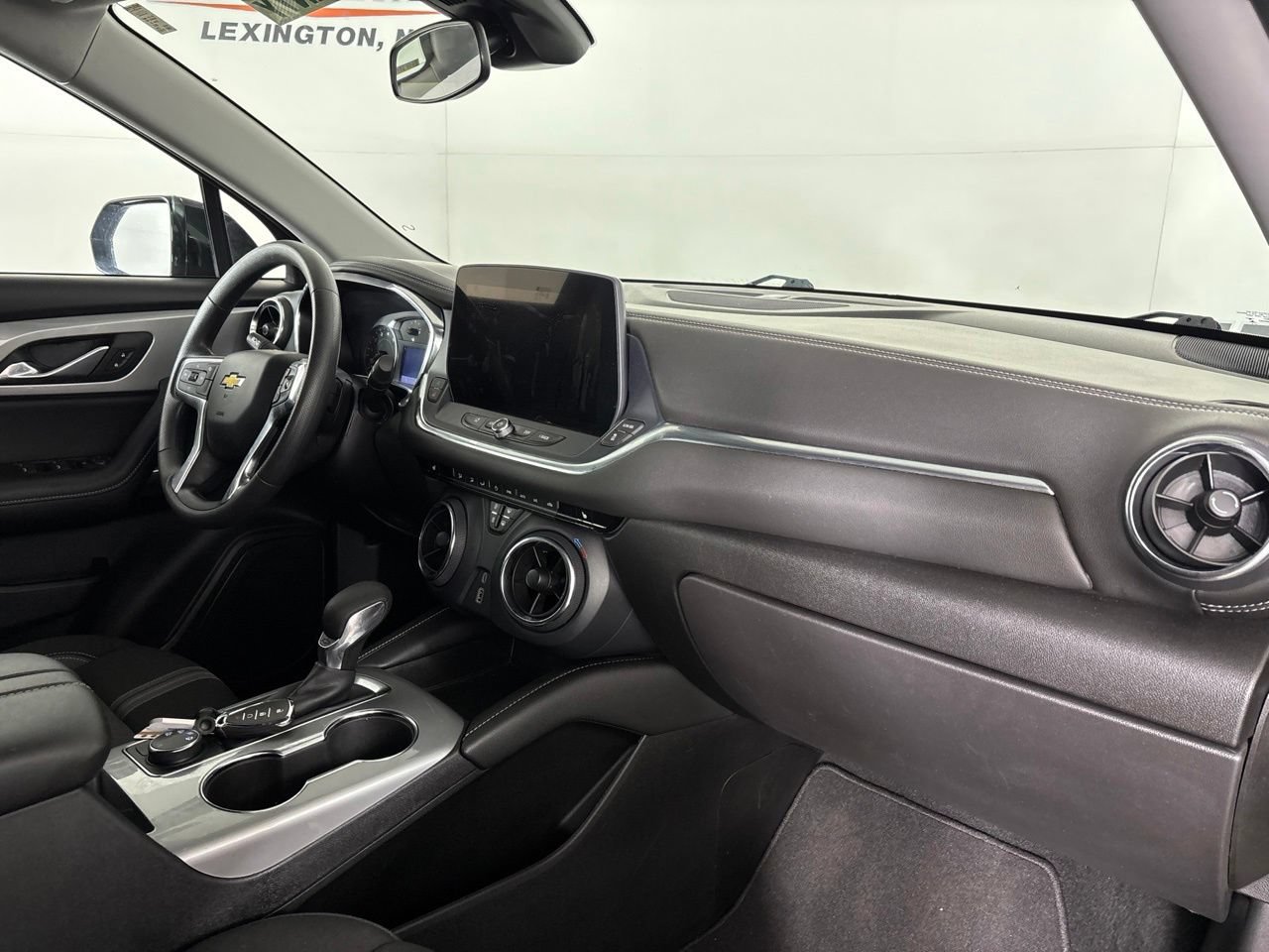 Used 2025 Chevrolet Blazer LT AWD/4WD image 35
