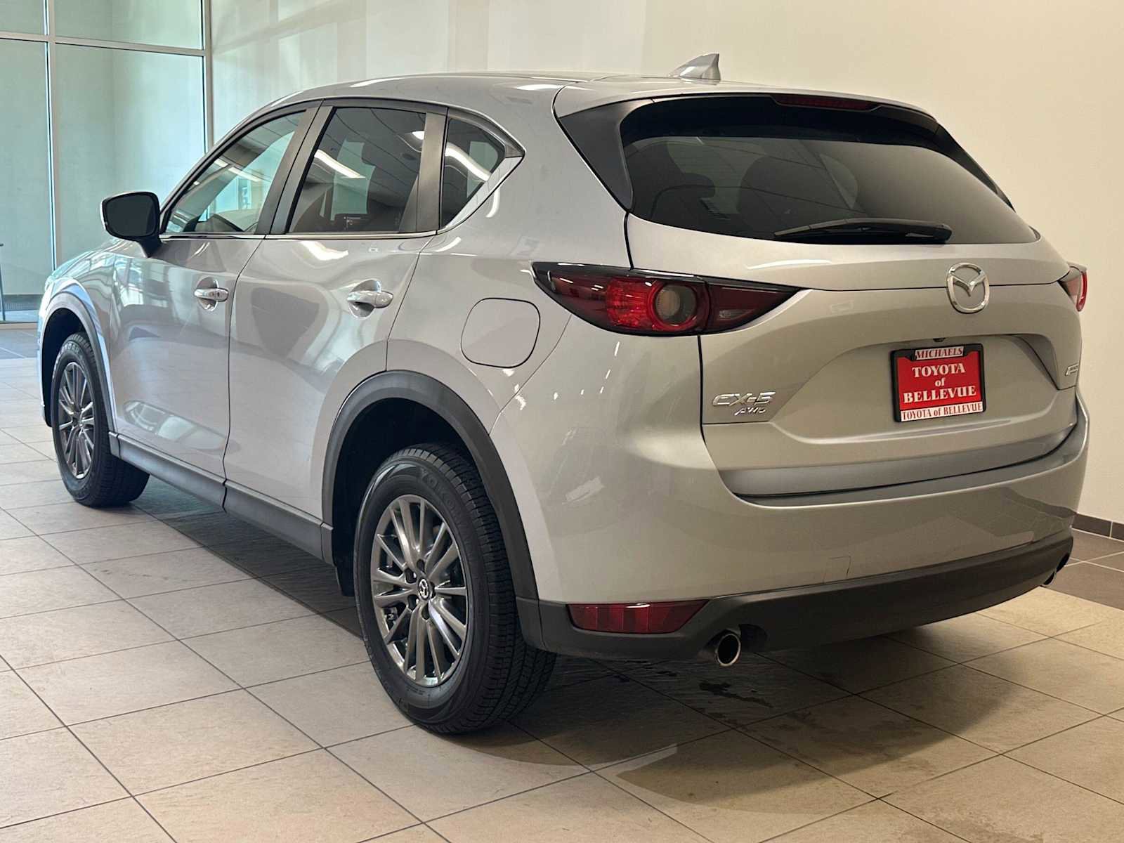 Used 2017 MAZDA CX-5 Touring w/ Preferred Equipment Package image 4