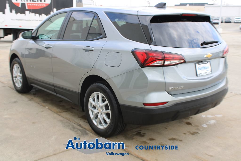 Used 2024 Chevrolet Equinox LS w/ LS Convenience Package FWD image 4