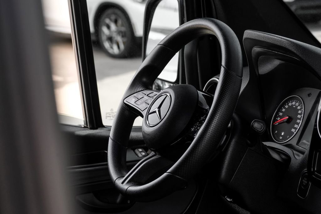 Used 2025 Mercedes-Benz Sprinter 2500 w/ Dashboard Charging Package image 11