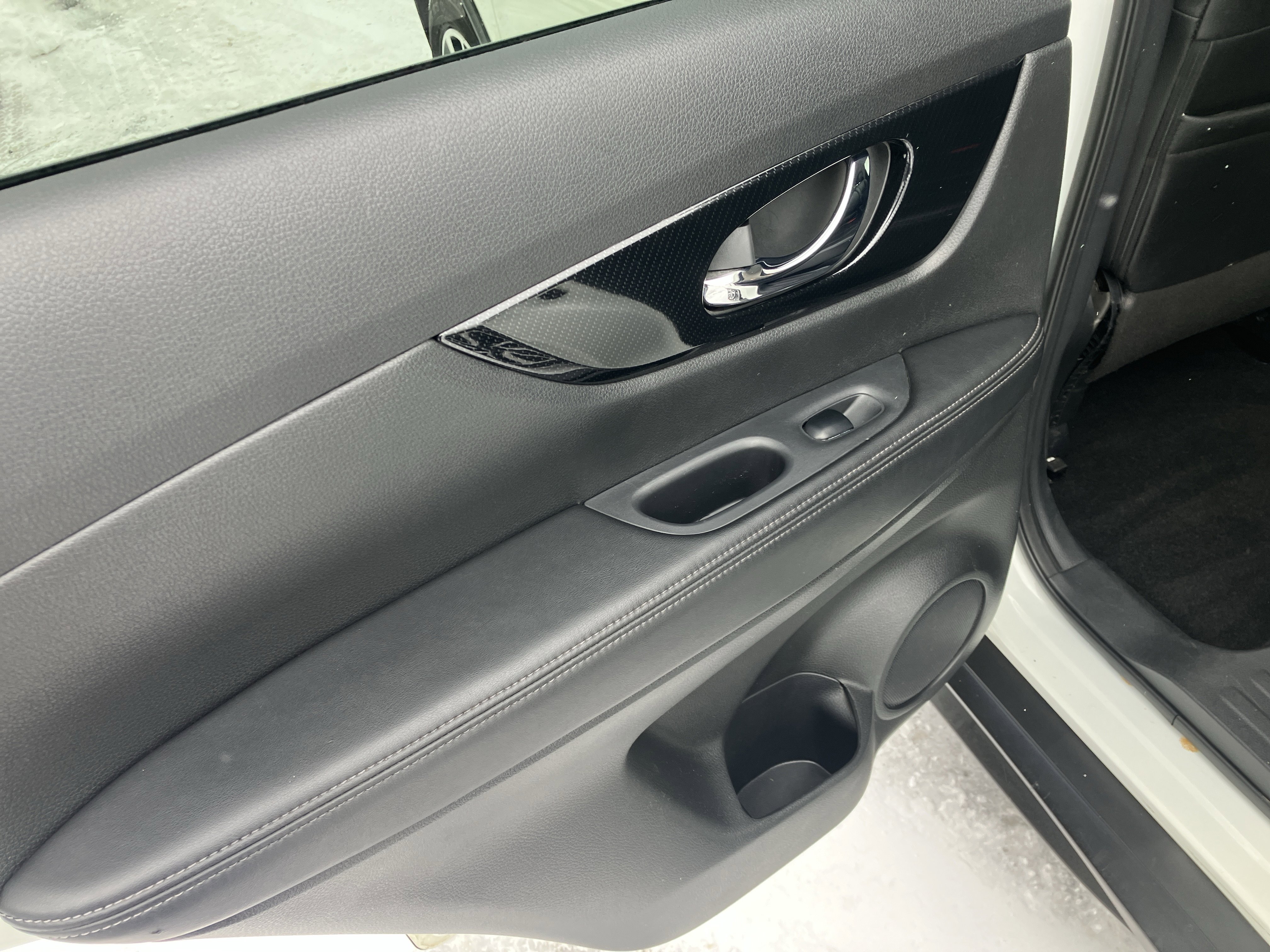 Used 2019 Nissan Rogue SL w/ Premium Package image 14