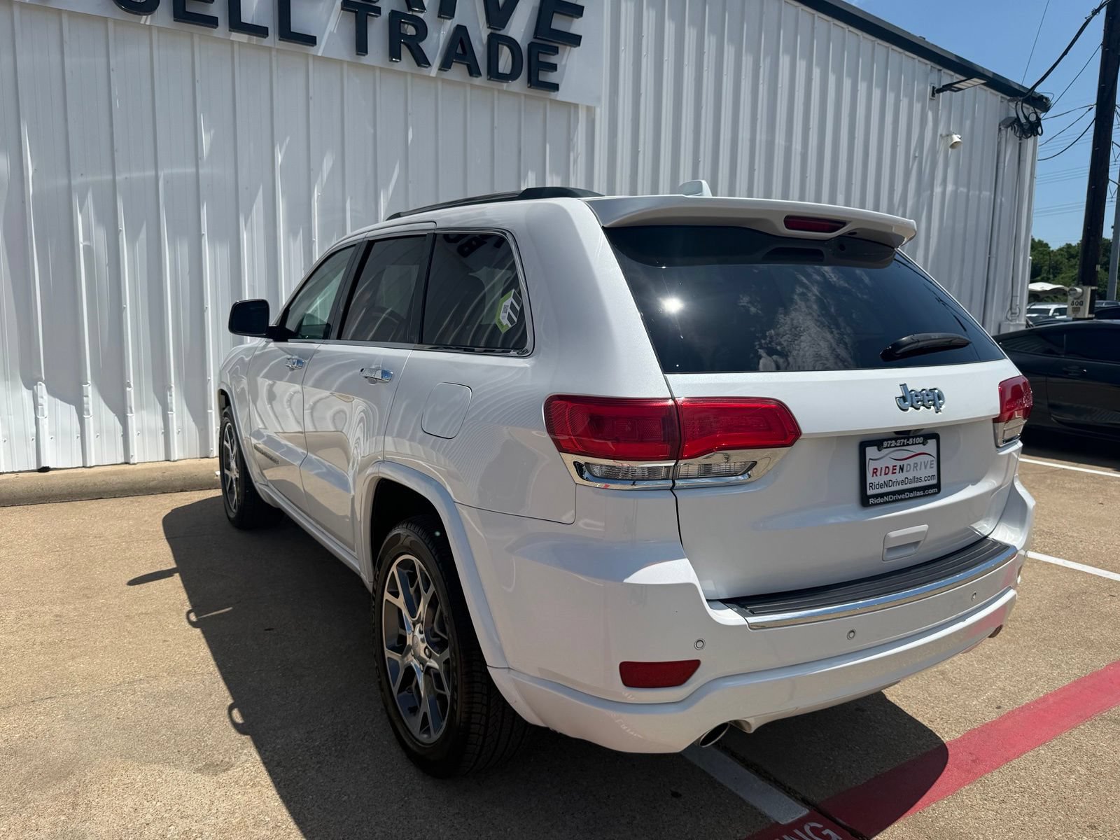 Used 2020 Jeep Grand Cherokee Overland RWD image 4