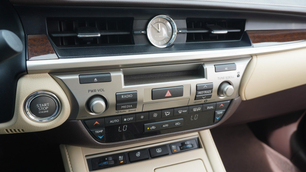 Used 2017 Lexus ES 350 w/ Luxury Package FWD image 19