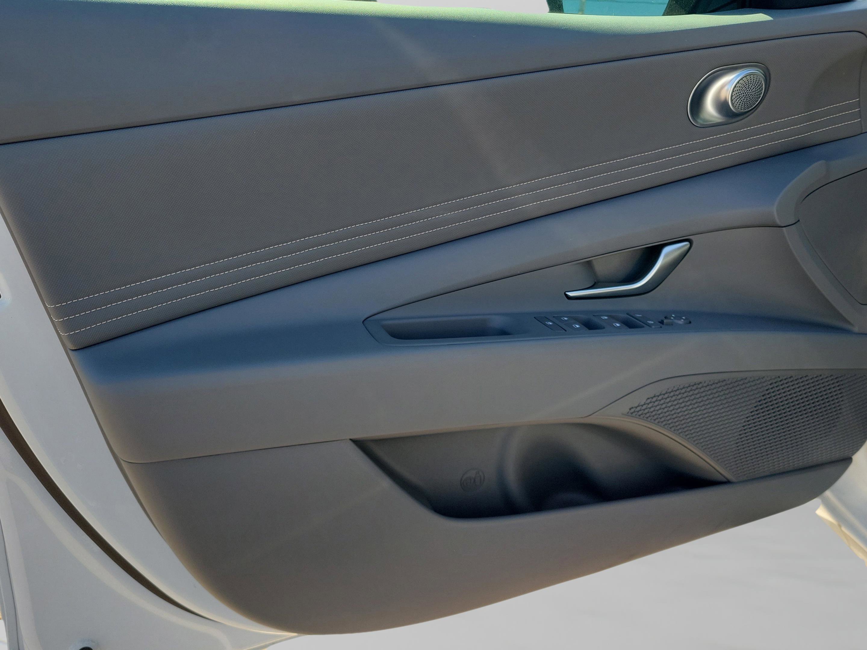 Certified 2025 Hyundai Elantra Sport image 16