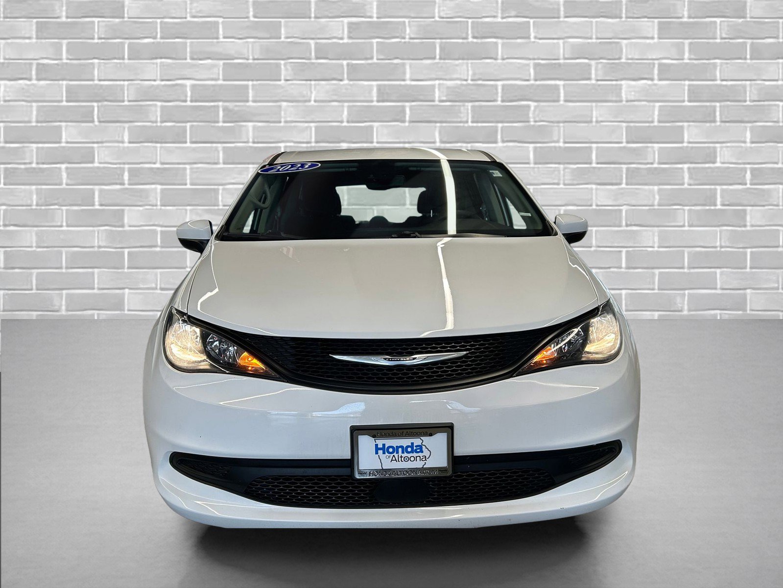 Used 2023 Chrysler Voyager LX image 8