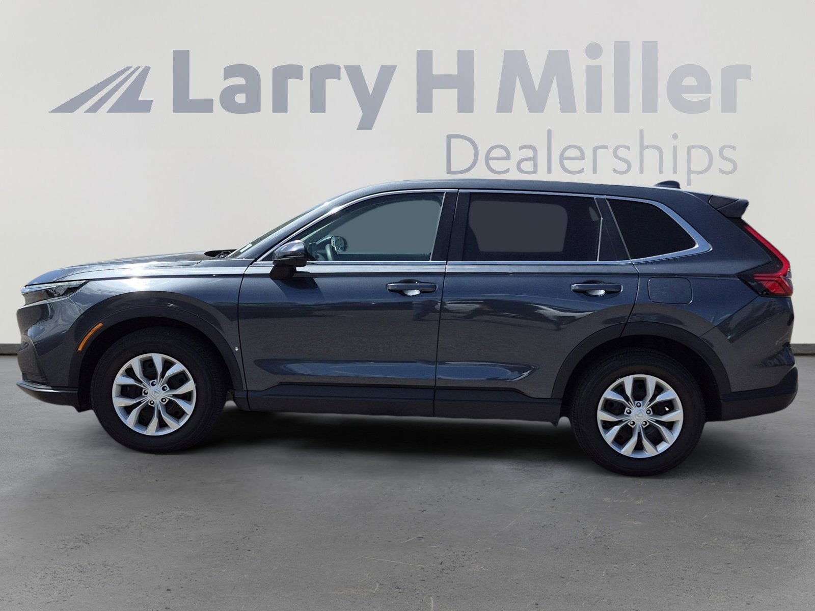 Used 2025 Honda CR-V LX image 2