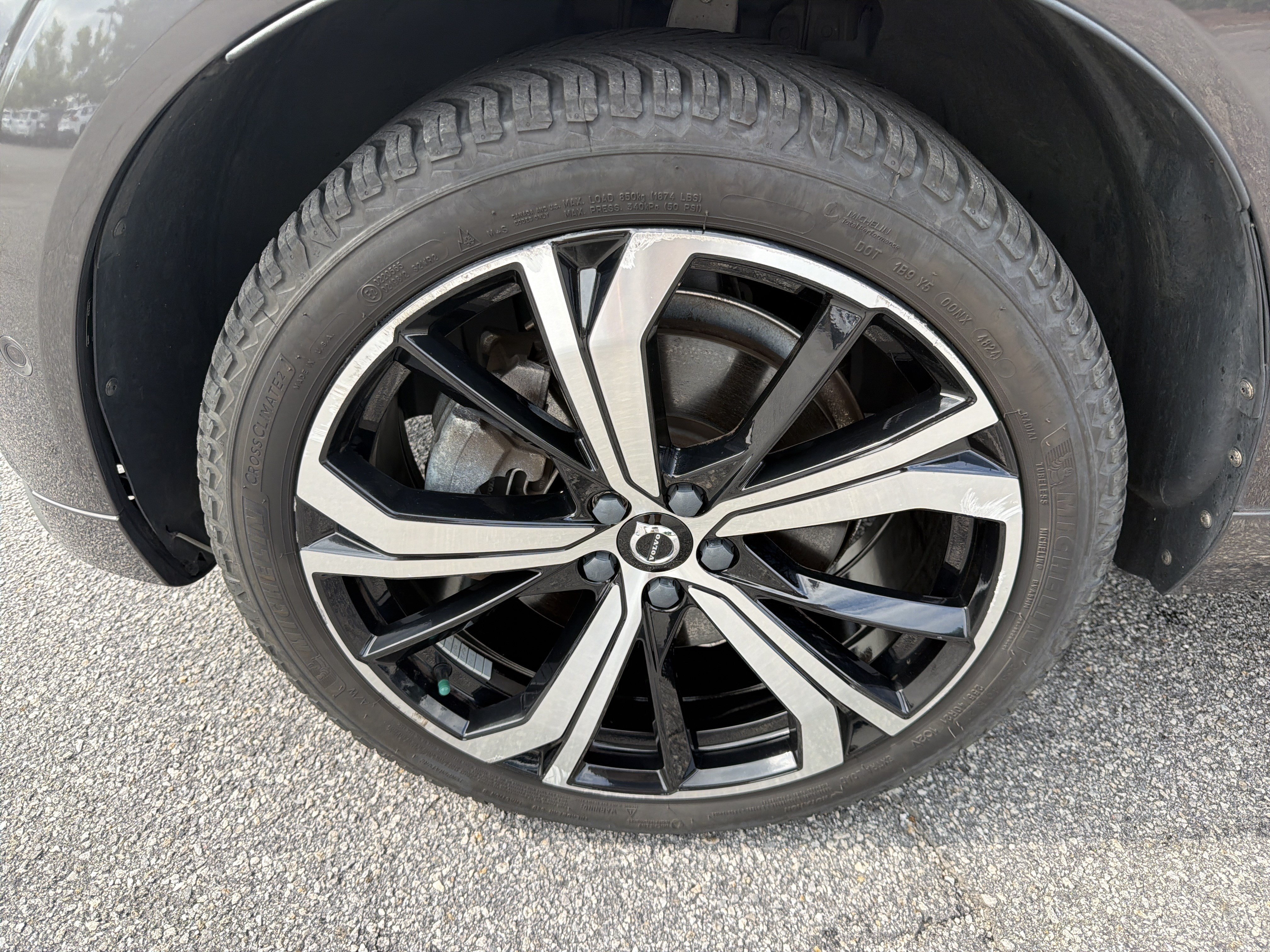 Used 2022 Volvo XC60 T8 R-Design w/ Advanced Package AWD/4WD image 19