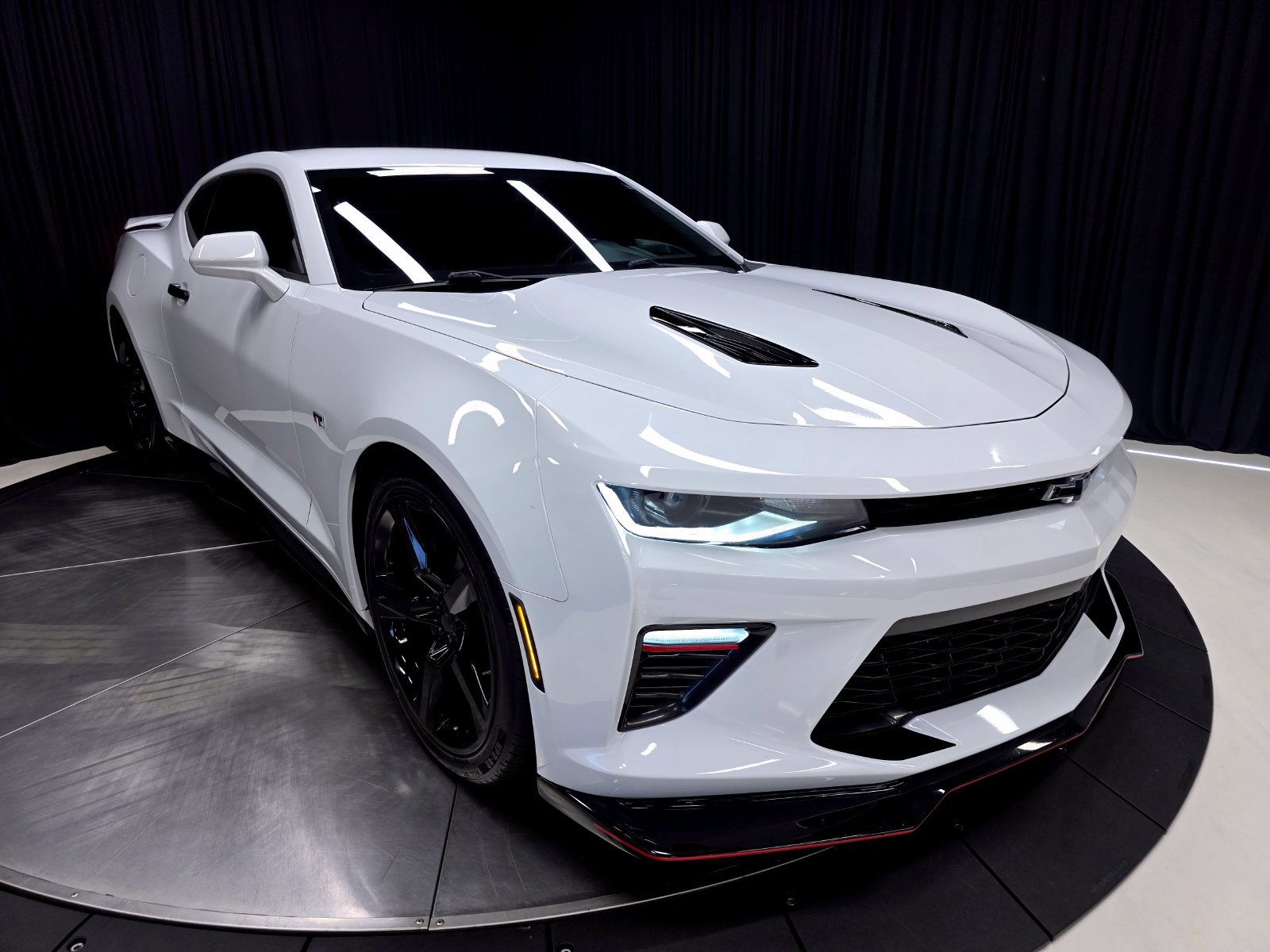 Used 2018 Chevrolet Camaro SS RWD image 52