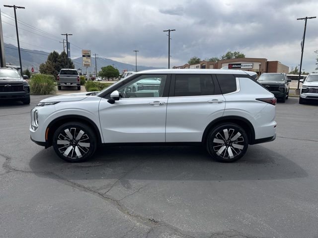 Used 2025 Mitsubishi Outlander SE AWD/4WD image 4