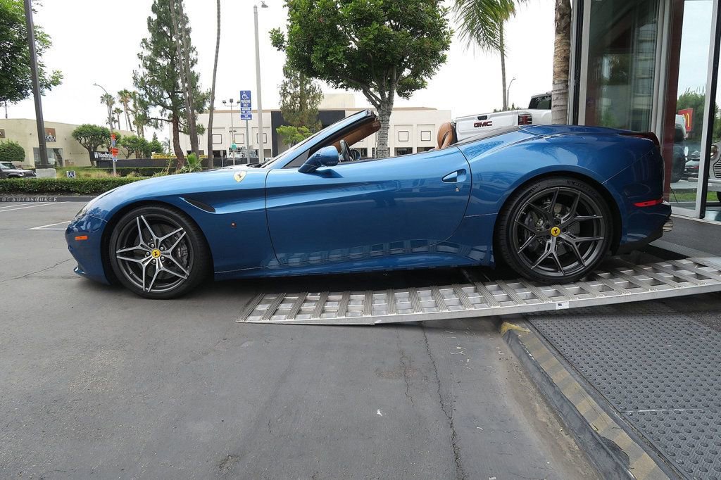 Used 2016 Ferrari California T RWD image 5