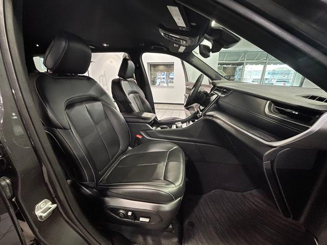 Used 2025 Jeep Grand Cherokee L Limited image 13