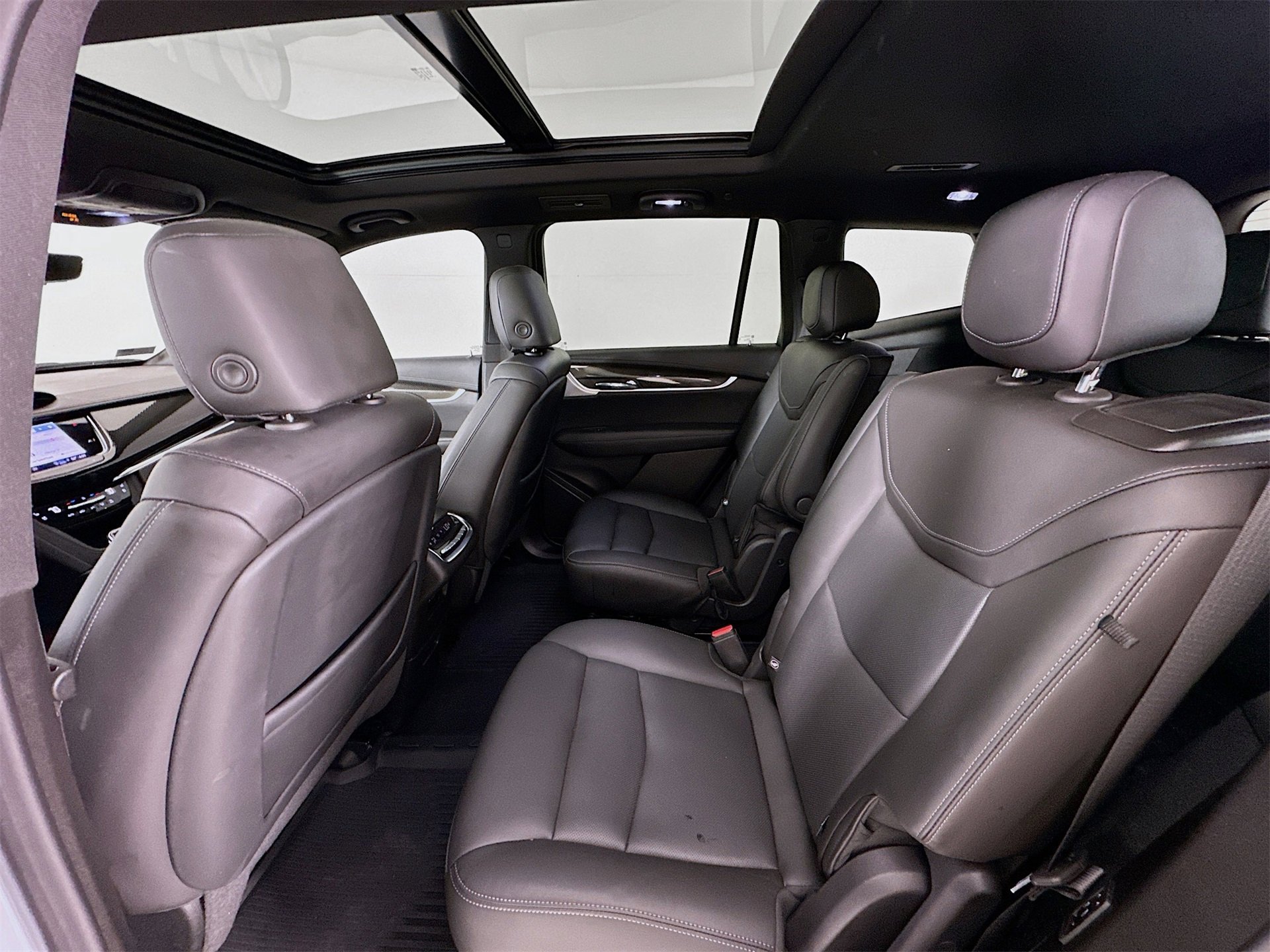 Used 2023 Cadillac XT6 Sport w/ Technology Package image 27