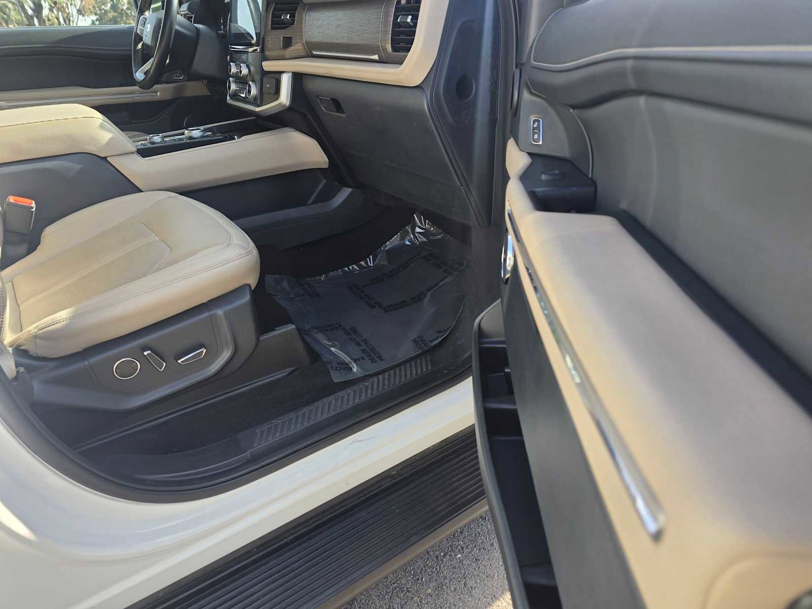Used 2024 Ford Expedition Max Limited image 10