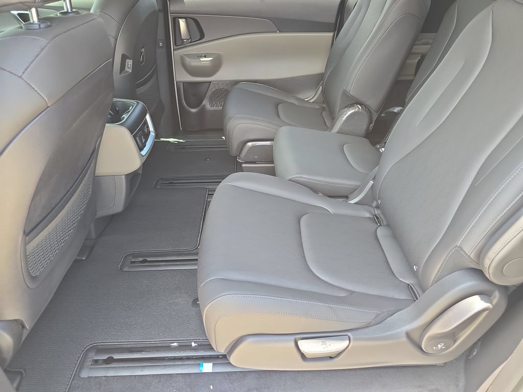 New 2027 Kia Carnival SX FWD image 17
