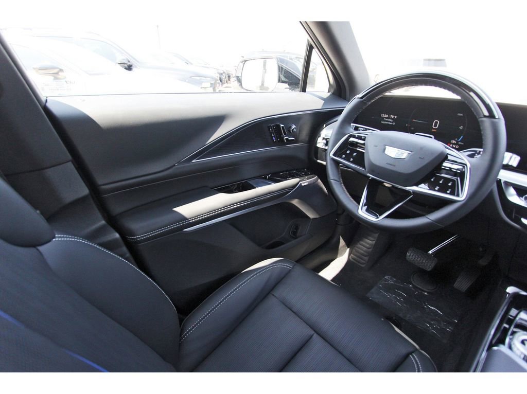 New 2026 Cadillac Lyriq Signature Luxury image 8