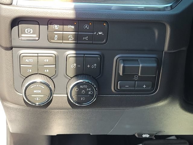 New 2026 Chevrolet Suburban High Country AWD/4WD image 11