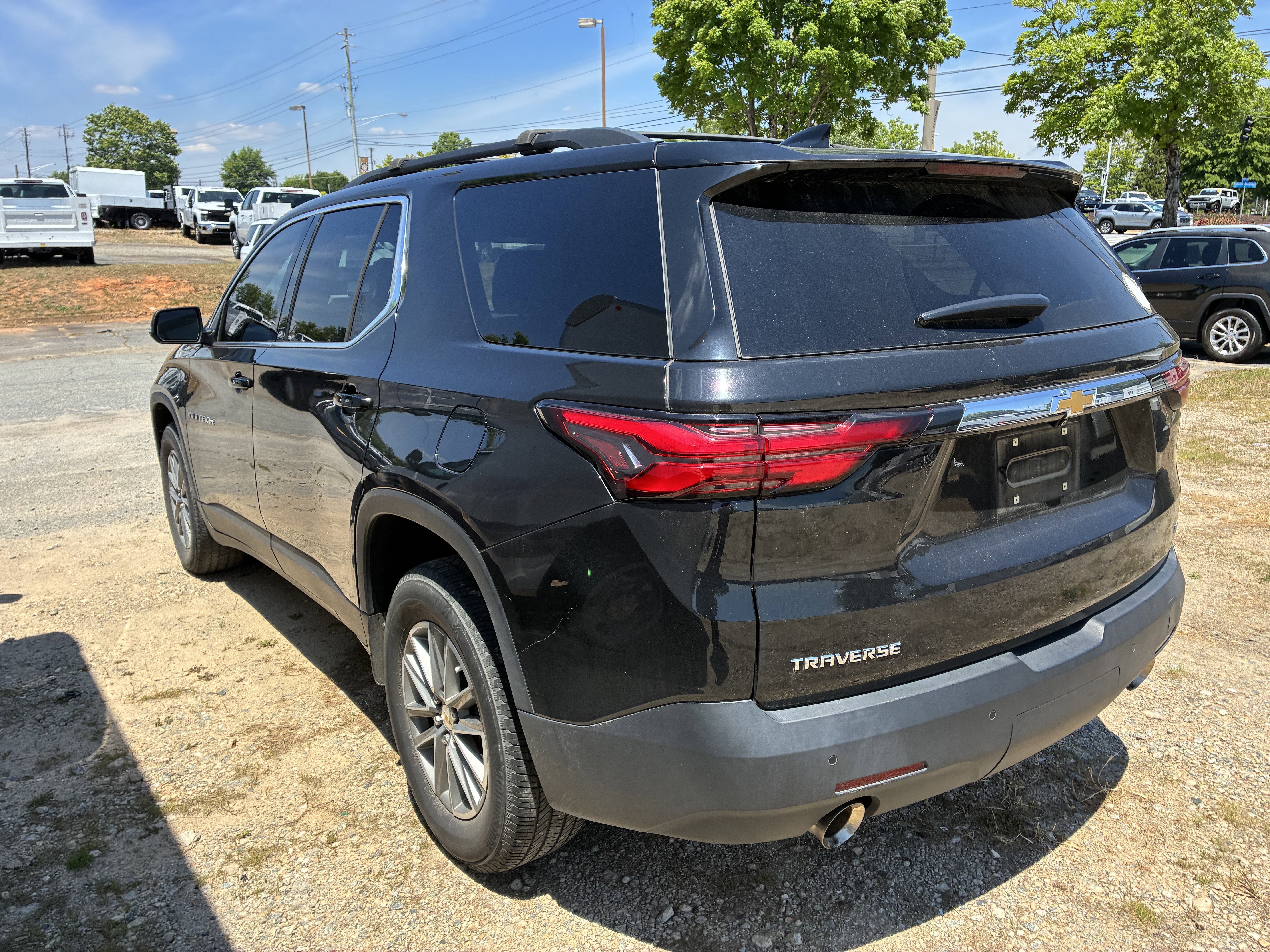 Used 2023 Chevrolet Traverse LT FWD image 6