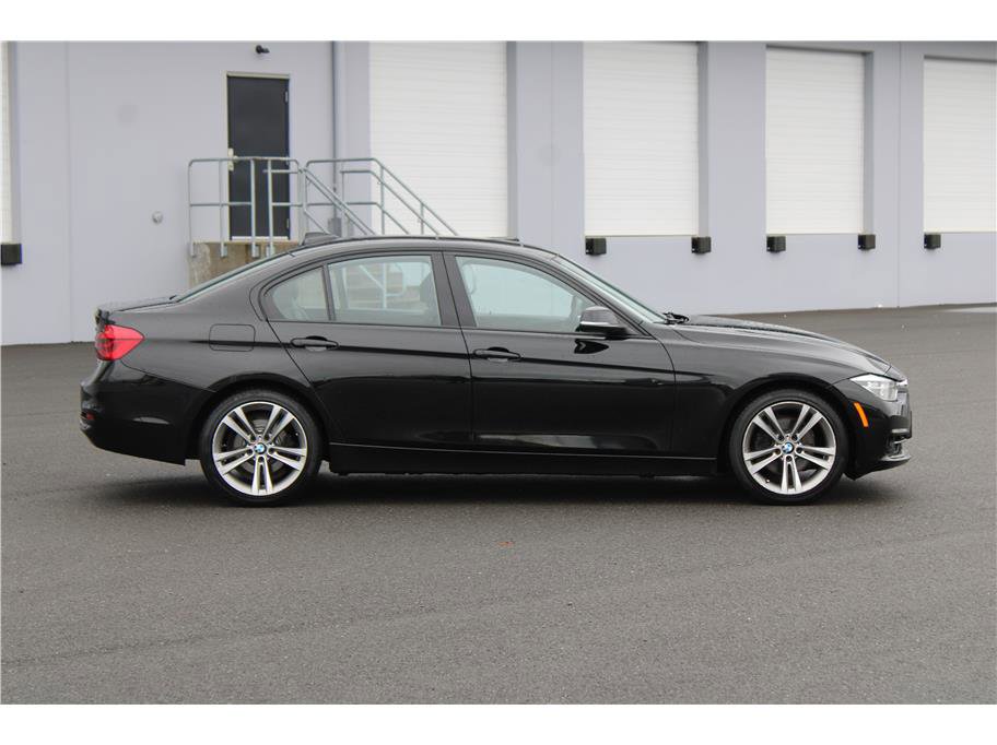 Used 2018 BMW 330i xDrive Sedan image 4