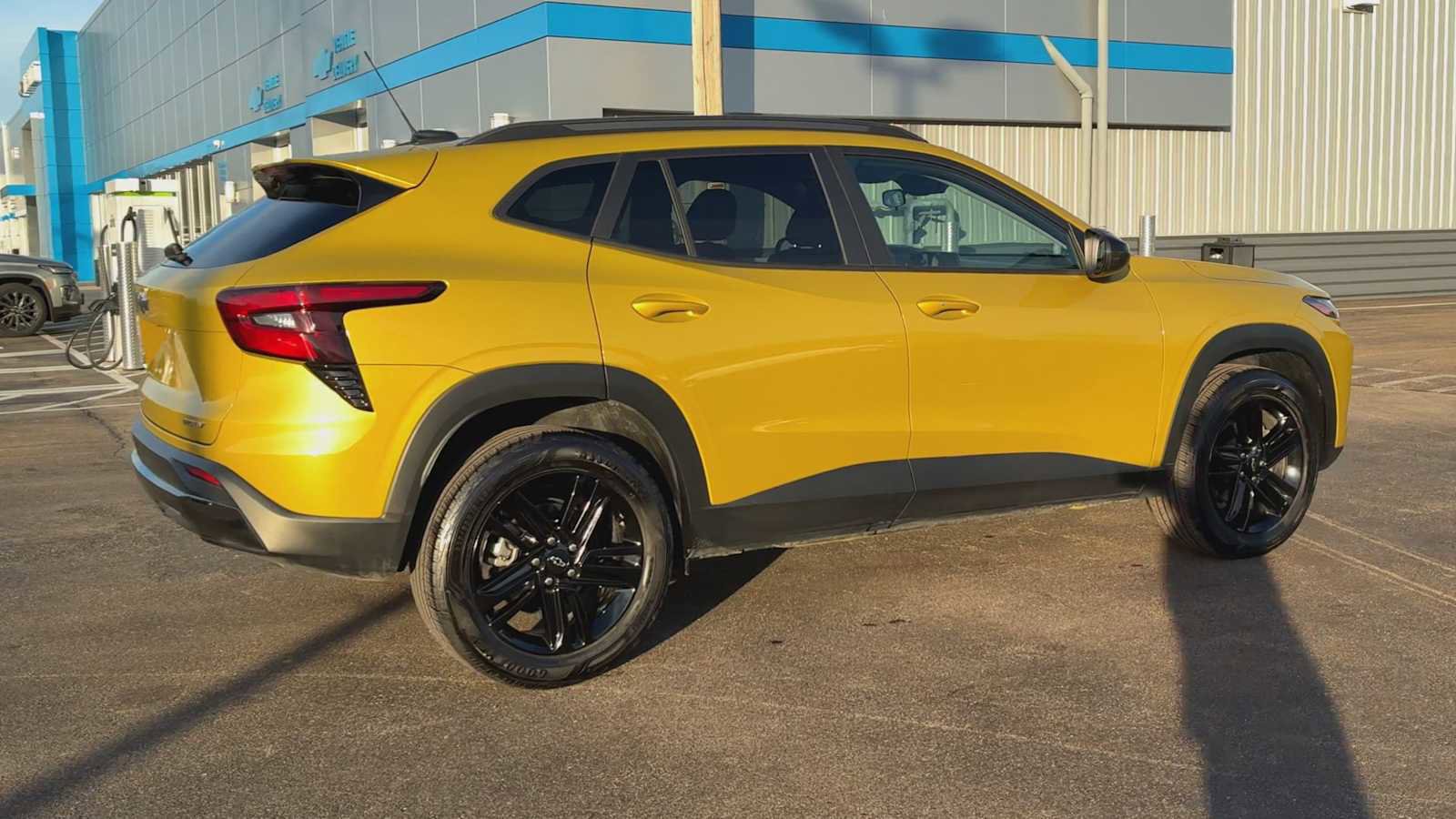 Used 2024 Chevrolet Trax ACTIV w/ Sunroof Package image 2