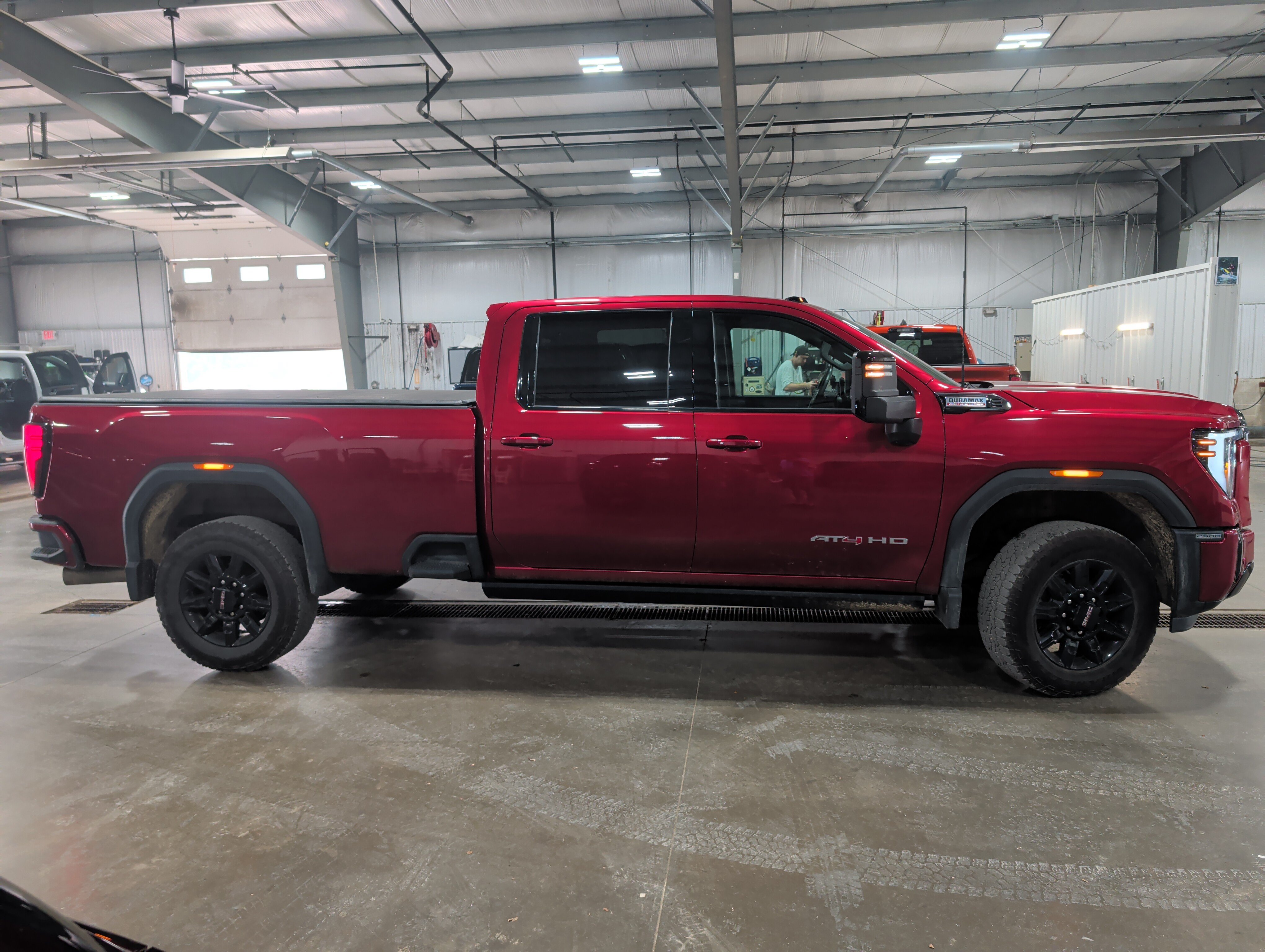 Used 2025 GMC Sierra 2500 AT4 w/ AT4 Premium Plus Package AWD/4WD image 2
