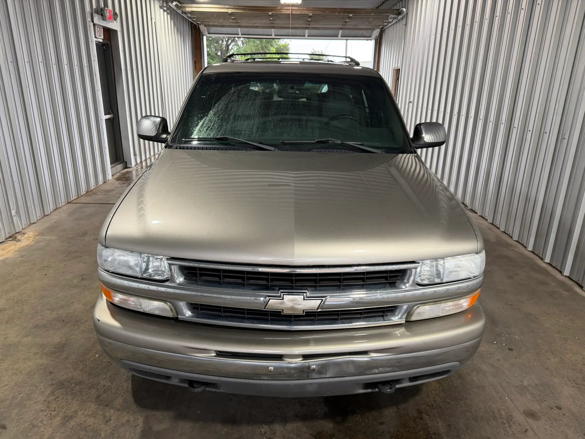 Used 2001 Chevrolet Suburban 2500 LT w/ LT Preferred Equipment Group AWD/4WD image 3
