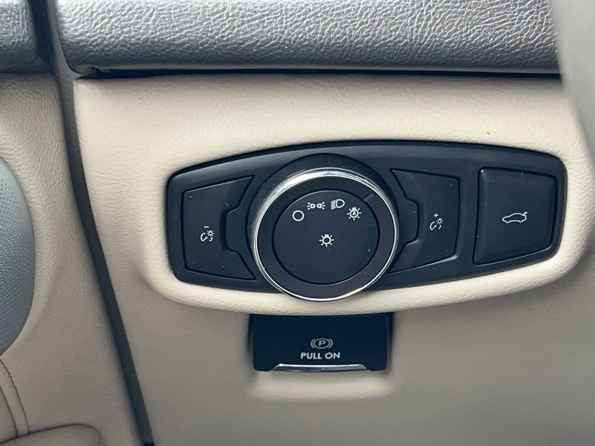 Used 2018 Lincoln MKZ Reserve w/ Luxury Package FWD image 25