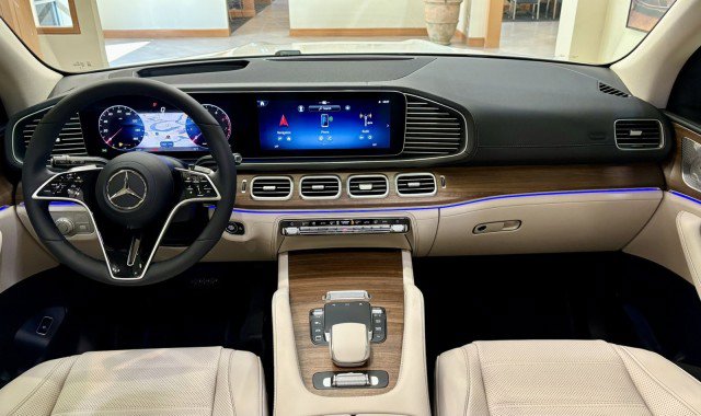 New 2026 Mercedes-Benz GLS 450 4MATIC image 11