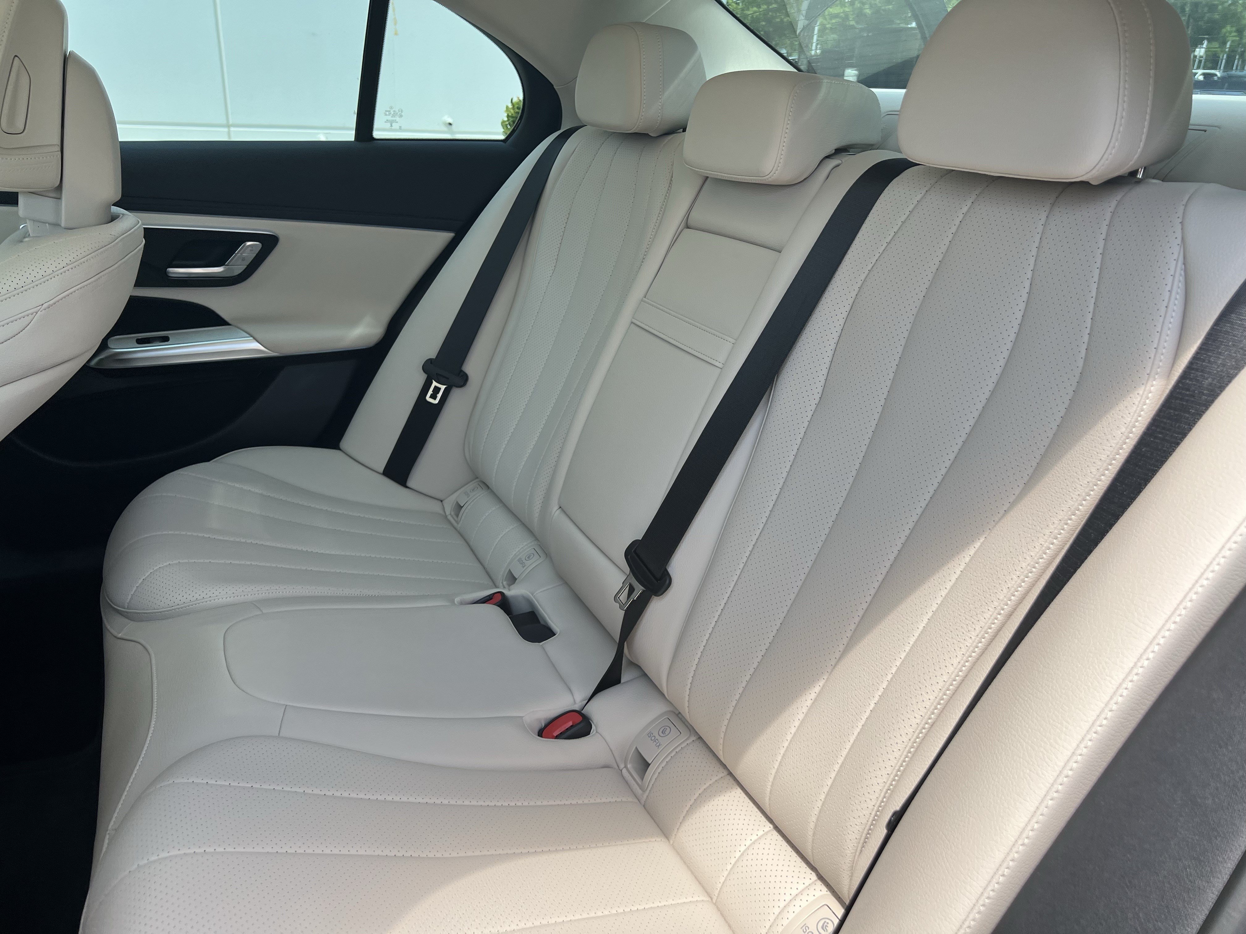 Used 2025 Mercedes-Benz E 350 4MATIC Sedan image 33