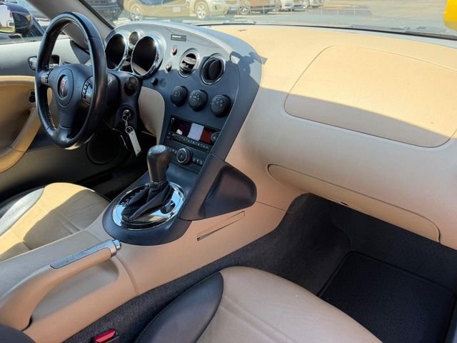 Used 2007 Pontiac Solstice Convertible w/ Premium Package RWD image 8