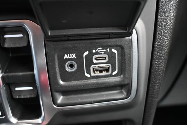 Used 2025 Jeep Wrangler Sahara image 31