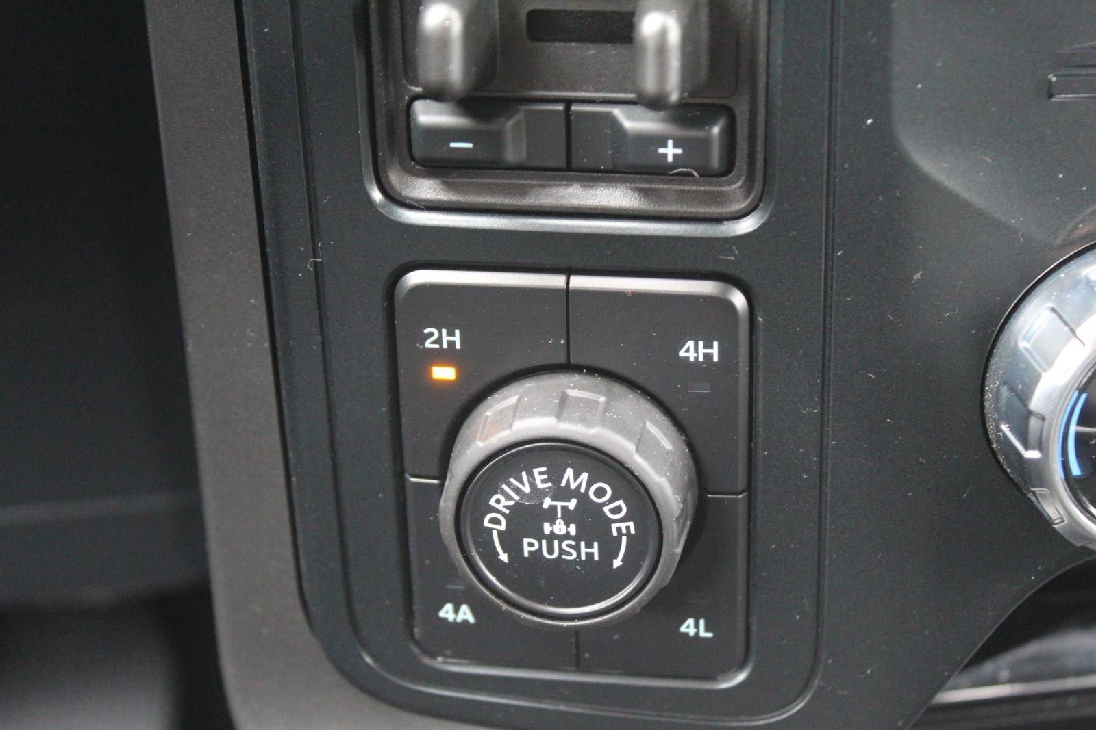 New 2025 Ford F150 Lariat w/ Equipment Group 501A Mid image 37