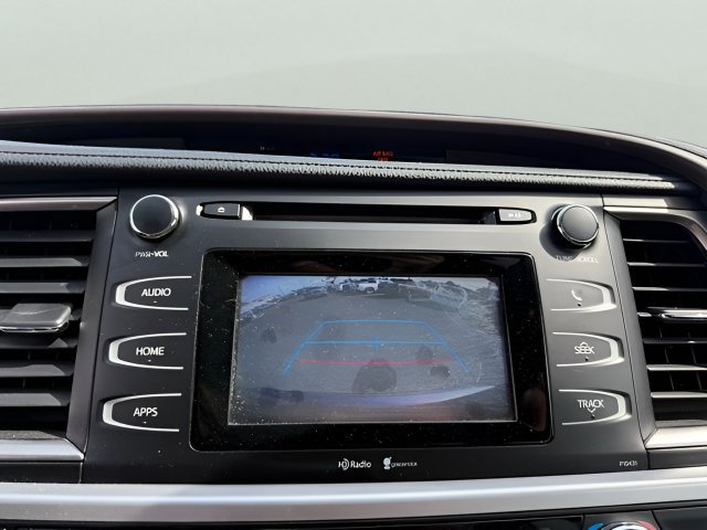 Used 2015 Toyota Highlander Plus AWD/4WD image 16