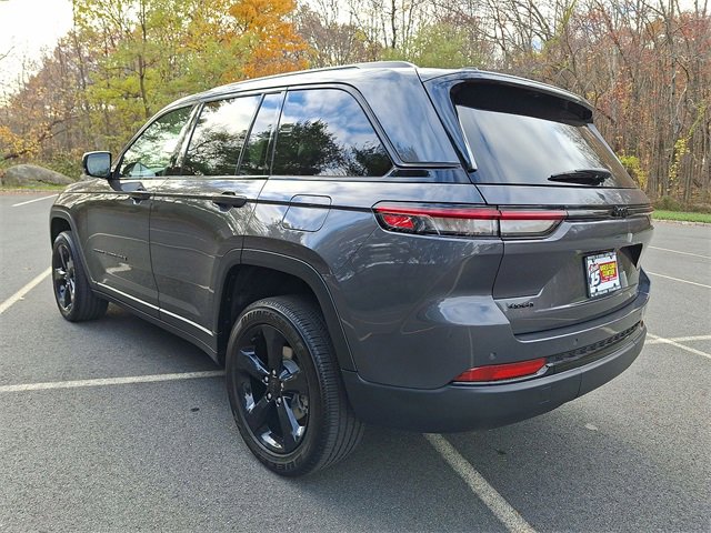 Used 2024 Jeep Grand Cherokee Altitude image 11
