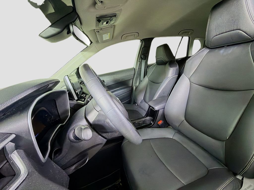 Used 2022 Toyota Corolla Cross XLE image 13
