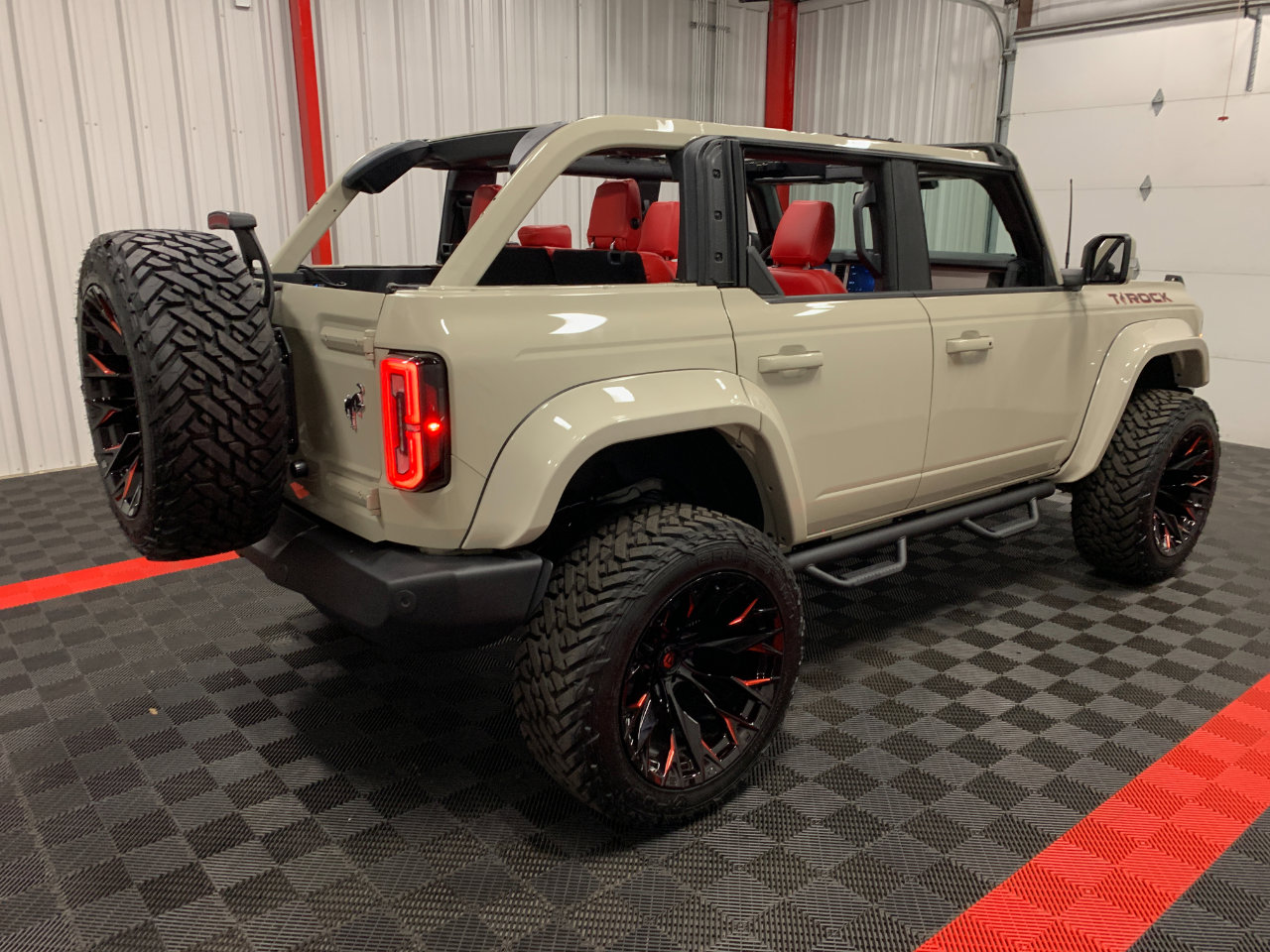 Used 2025 Ford Bronco Outer Banks w/ Sasquatch Package image 4
