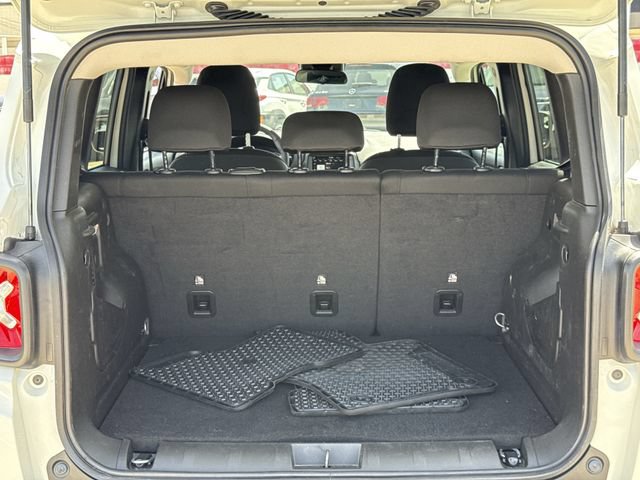 Used 2023 Jeep Renegade Latitude AWD/4WD image 31