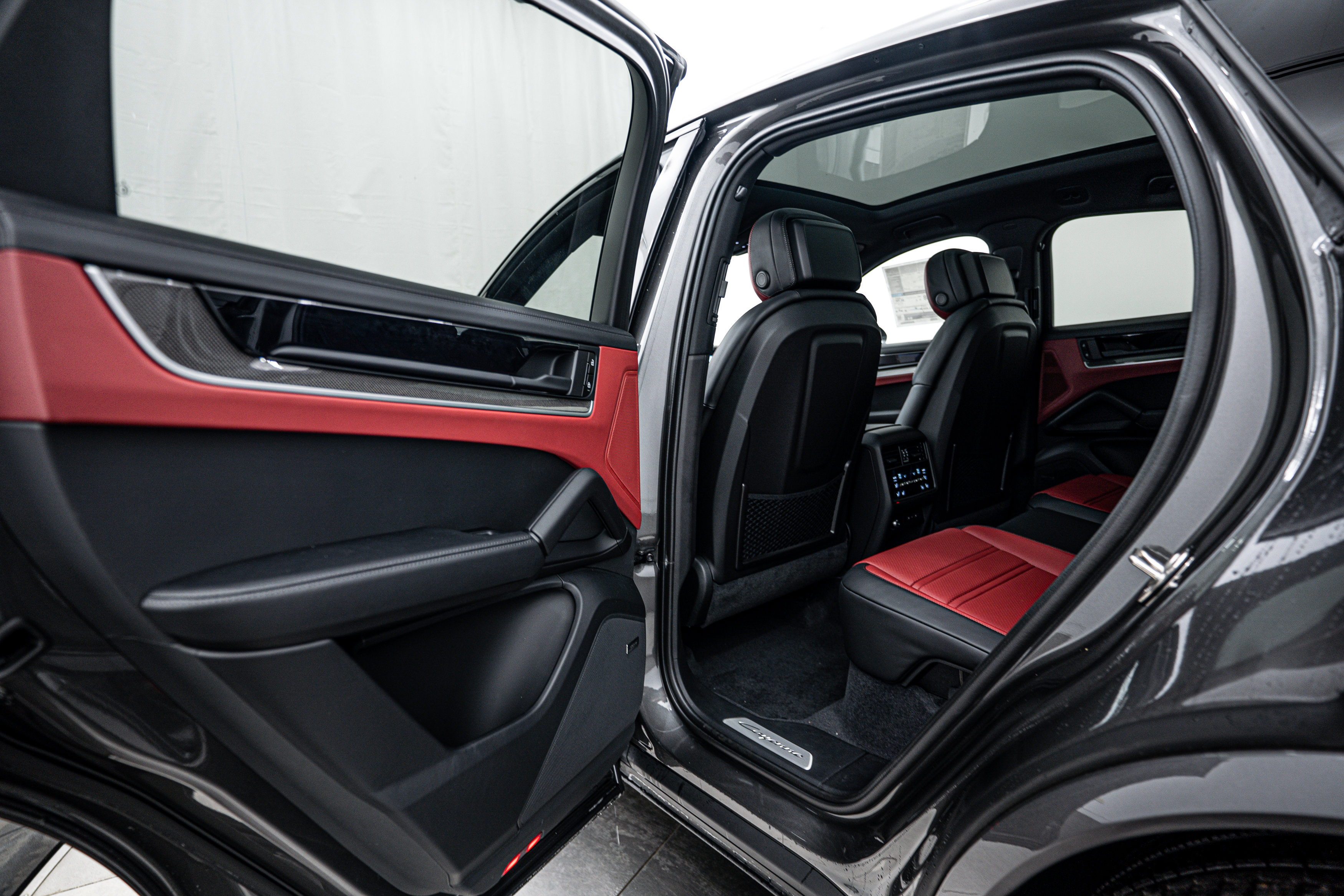 New 2026 Porsche Cayenne S image 23