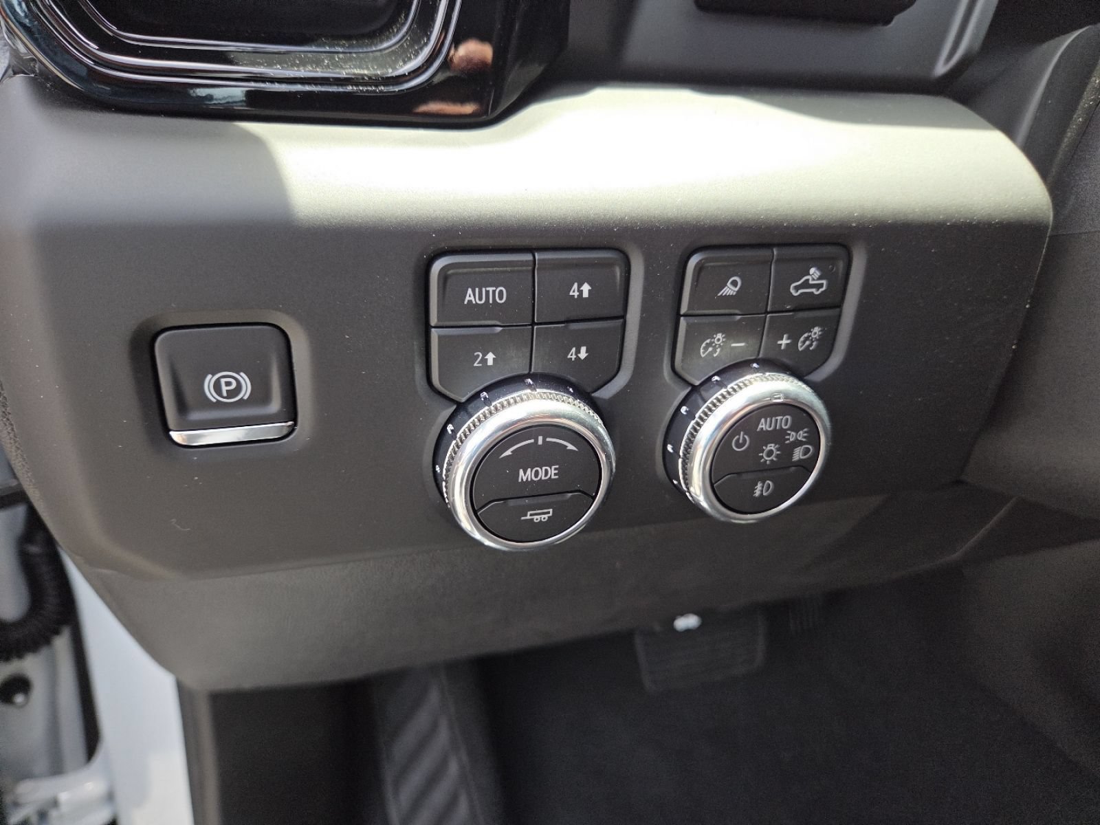 New 2026 GMC Sierra 1500 AT4 w/ AT4 Premium Package AWD/4WD image 6