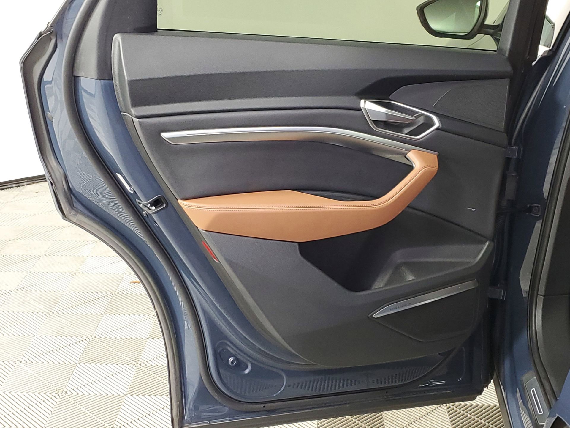 Used 2023 Audi e-tron Premium Plus w/ Premium Plus Package image 24