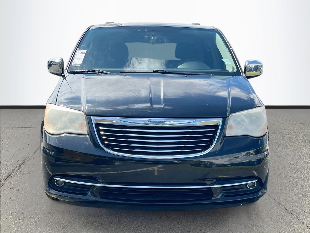 Used 2014 Chrysler Town & Country Touring-L FWD image 2