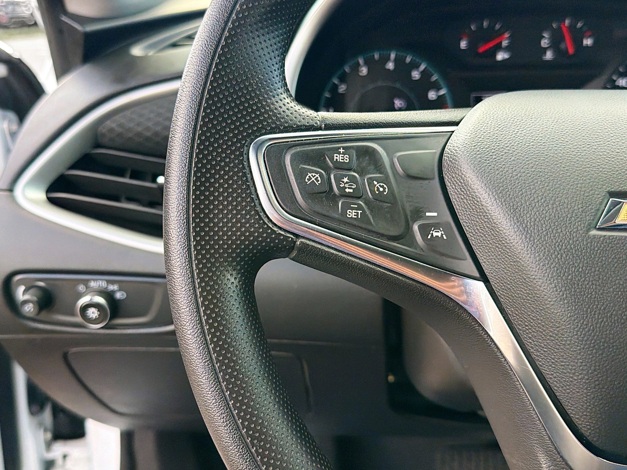 Used 2025 Chevrolet Malibu LT image 35