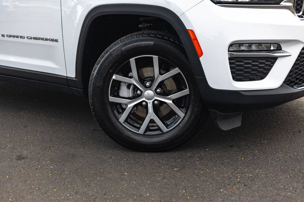 Used 2024 Jeep Grand Cherokee Limited AWD/4WD image 4