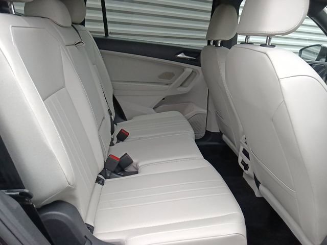 Used 2023 Volkswagen Tiguan SE R-Line FWD image 30